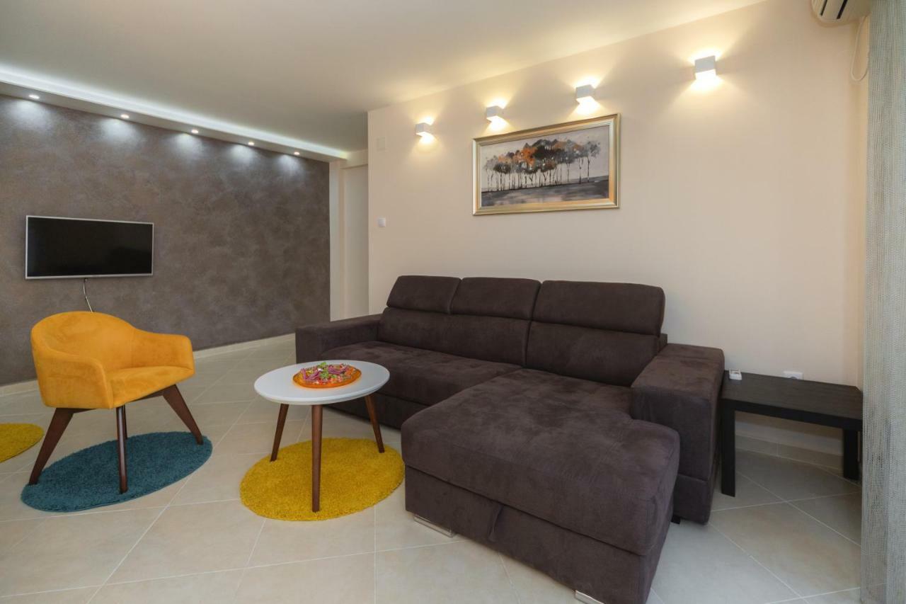 Apartmani Tref Petrovac Екстер'єр фото